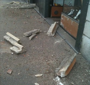 CERNUSCO SUL NAVIGLIO - Cade cornicione in via IV Novembre