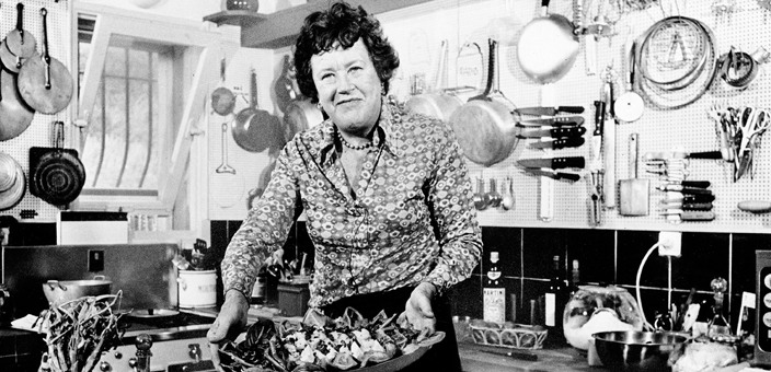 JULIA CHILD (video): COLEI CHE CUCINO’ E SCRISSE DI CIBO PRIMA DI QUALSIASI MASTERCHEF O FOOD WRITER