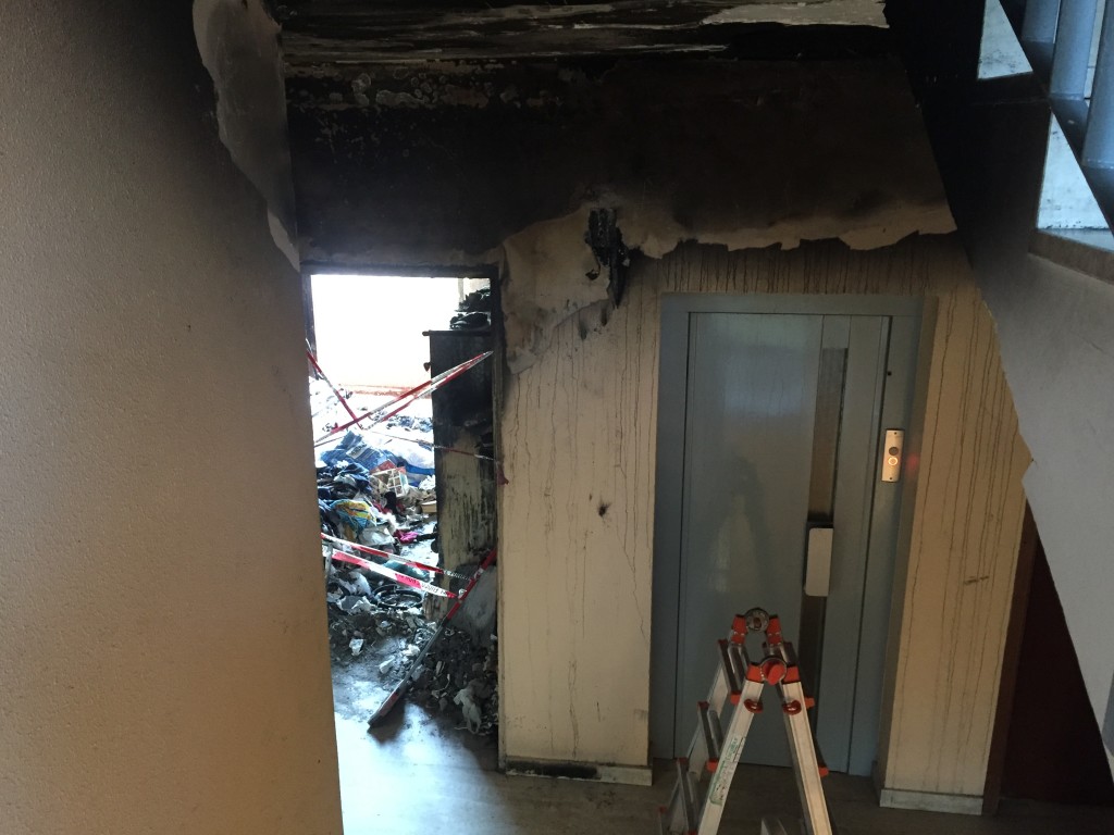 la situazione del pianerottolo dopo l'incendio
