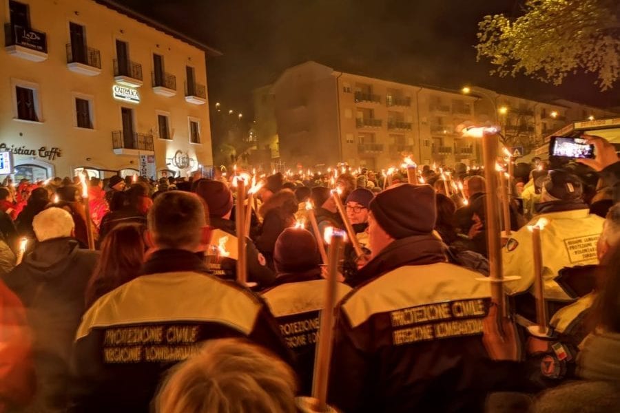 fiaccolata l'Aquila protezione civile bussero