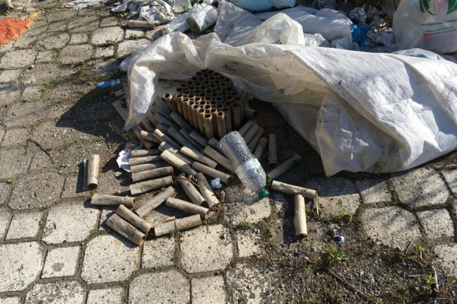 Rifiuti al Mercatone Uno di Pessano