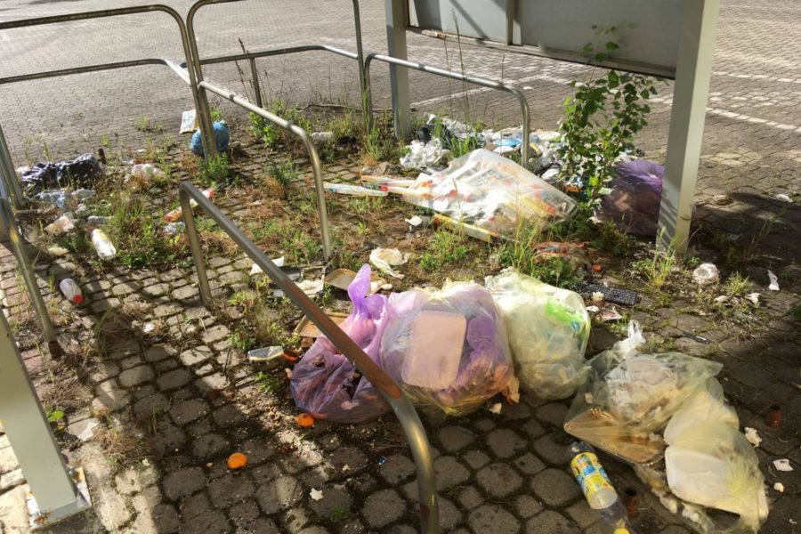 Rifiuti al Mercatone Uno di Pessano