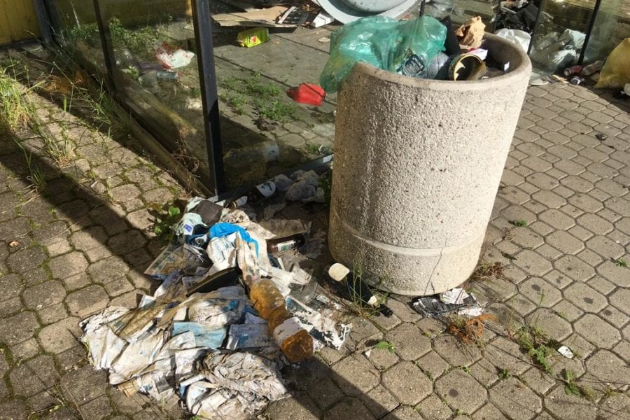 Rifiuti al Mercatone Uno di Pessano