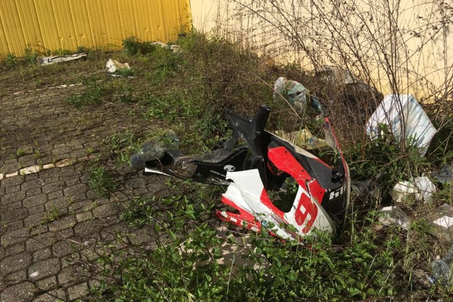 Rifiuti al Mercatone Uno di Pessano