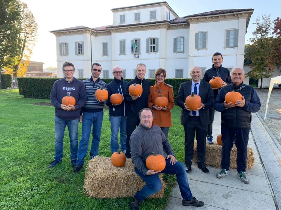 Taglio della zucca - Pro Loco Cernusco