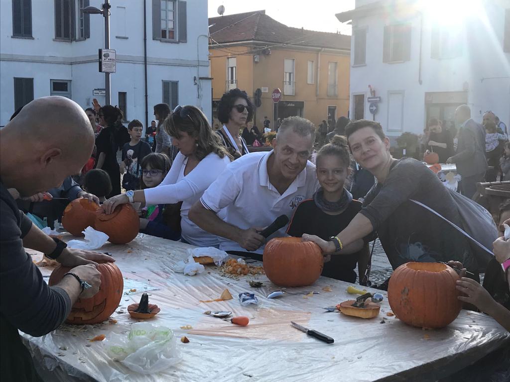 Taglio della zucca - Pro Loco Cernusco