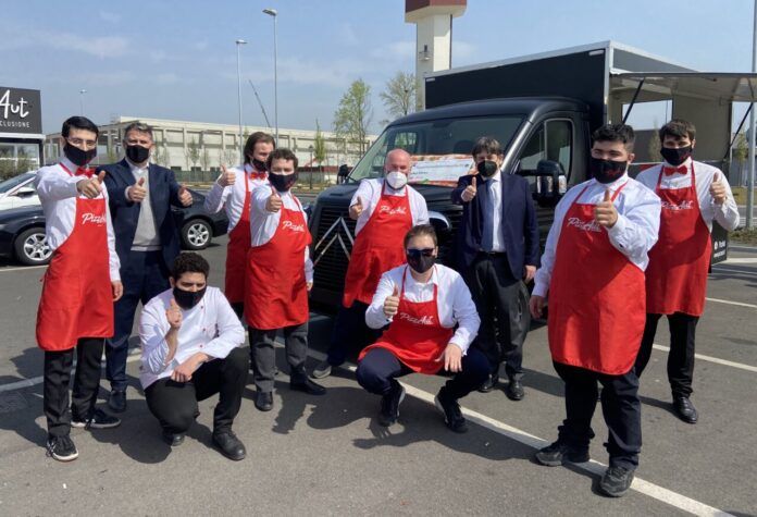 pizzaut inaugura il food truck