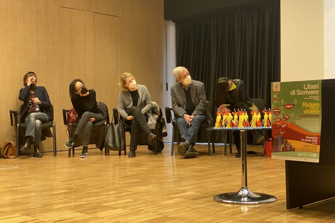 La giuria e le statuette consegnate ai finalisti, realizzate dall'artigiano Claudio Colombo