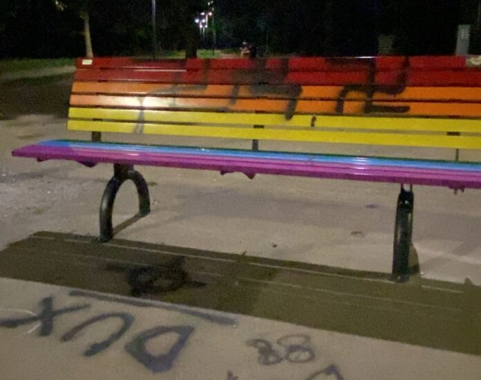 449432444_928437222626908_236005515415275268_n panchina arcobaleno