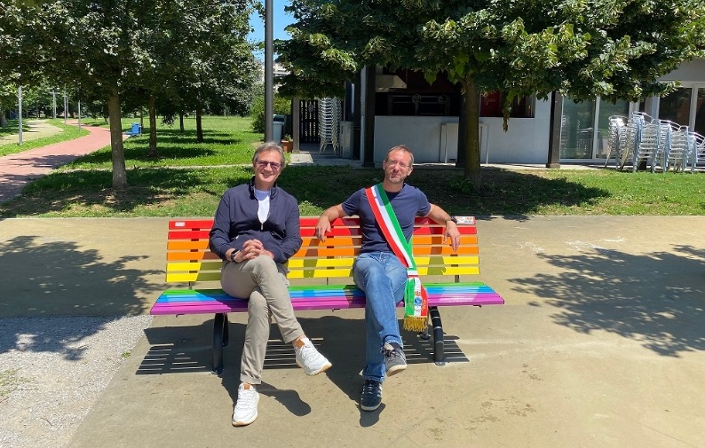 panchina arcobaleno